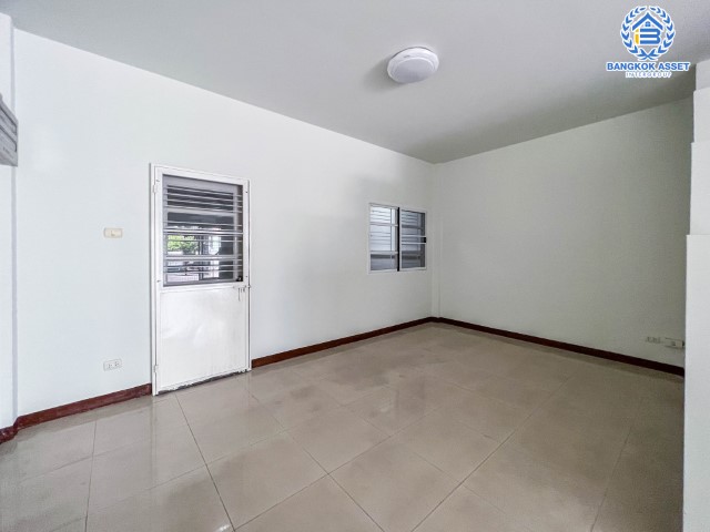 *****ทาวน์โฮมมือสองย่านกรุงเทพฯ ม.ธนาภิรมย์ เพชรเกษม69 เนื้อที่มากถึง 22.2 ตร.ว. ฟังก์ชัน 3 ห้องนอน 5 ห้องน้ำ 1 ที่จอดรถ สภาพสวย ราคาสุดคุ้ม บนทำเลแห่งการเดินทาง ใกล้รถไฟฟ้าสายสีน้ำเงิน "สถานีหลักสอง" และเดอะมอลล์ บางแค จองเลย!